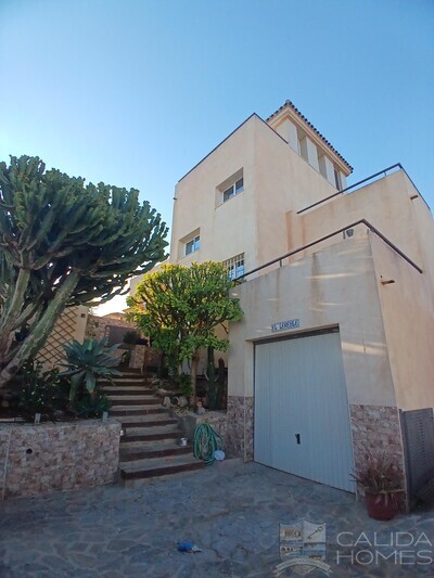 Casa Cabuzana: Resale Villa in Vera, Almería