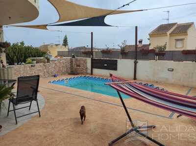 Casa Cabuzana: Resale Villa in Vera, Almería