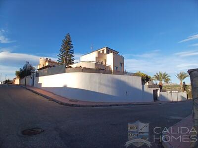 Casa Cabuzana: Resale Villa in Vera, Almería