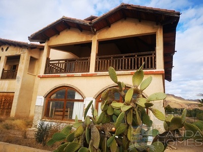 Casa Fabulousa: Resale Villa in Pulpi, Almería