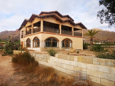 Casa Fabulousa: Resale Villa in Pulpi, Almería