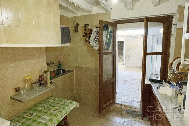 Casa Frank: Village or Town House for Sale in Albanchez, Almería