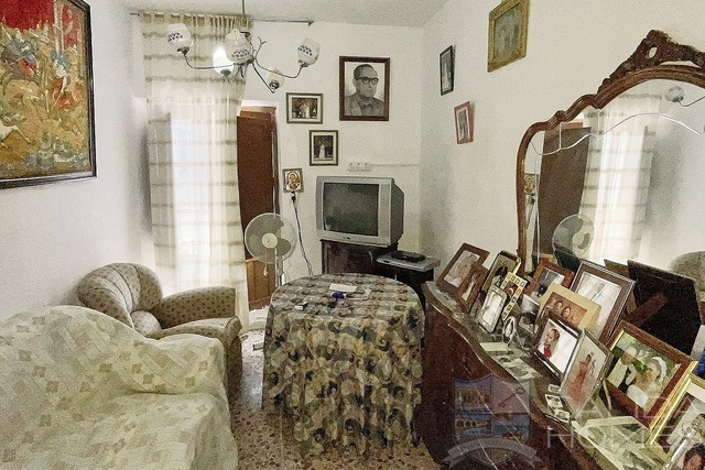 Casa Frank: Village or Town House for Sale in Albanchez, Almería