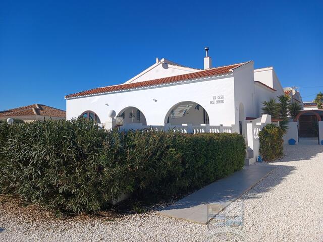 Casa Norte : Resale Villa for Sale in Arboleas, Almería