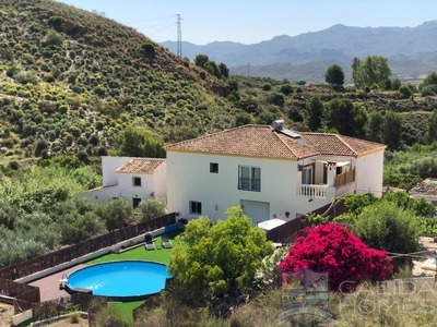 Casa Rosa: Resale Villa in Los Gallardos, Almería