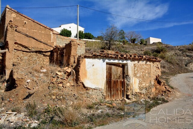 Casa Traditional : Detached Character House for Sale in Las Pocicas, Almería