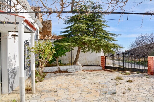 Casa Traditional : Detached Character House for Sale in Las Pocicas, Almería