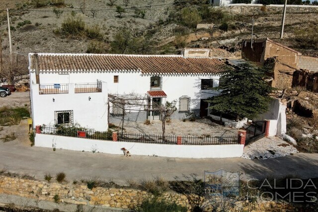 Casa Traditional : Detached Character House for Sale in Las Pocicas, Almería