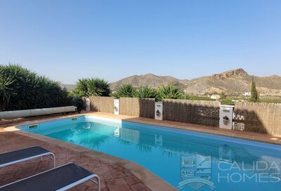 Cortijo Flounders: Detached Character House in Cantoria, Almería