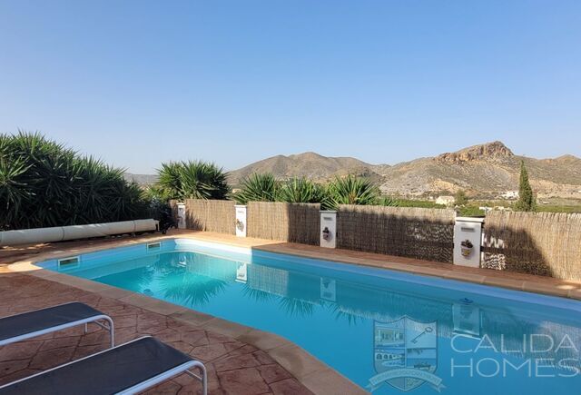 Cortijo Flounders: Detached Character House for Sale in Cantoria, Almería