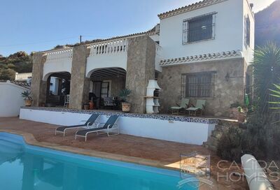 Cortijo Flounders: Detached Character House in Cantoria, Almería