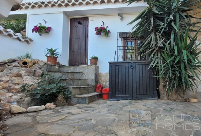 Cortijo Flounders: Detached Character House for Sale in Cantoria, Almería