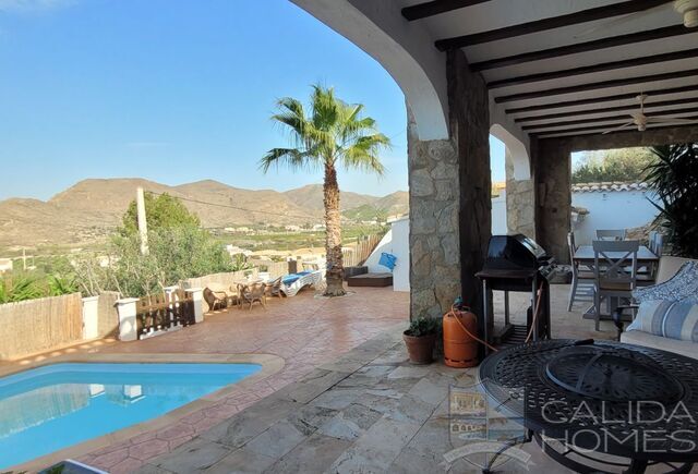 Cortijo Flounders: Detached Character House for Sale in Cantoria, Almería