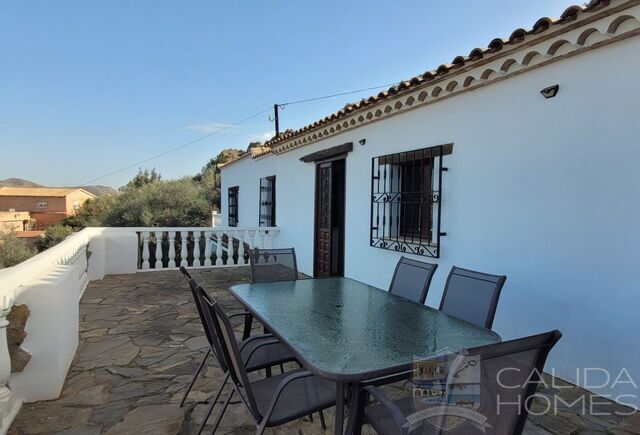 Cortijo Flounders: Detached Character House for Sale in Cantoria, Almería