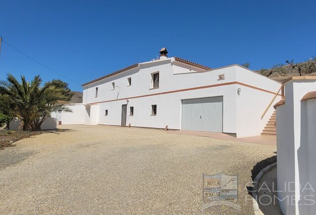 Cortijo Taberno: 7 Bedroom Country House for Sale