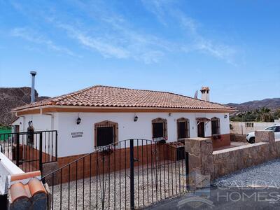 Villa Almendras: Resale Villa in Arboleas, Almería