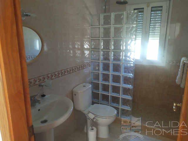 Villa Annabel: Resale Villa for Sale in Arboleas, Almería