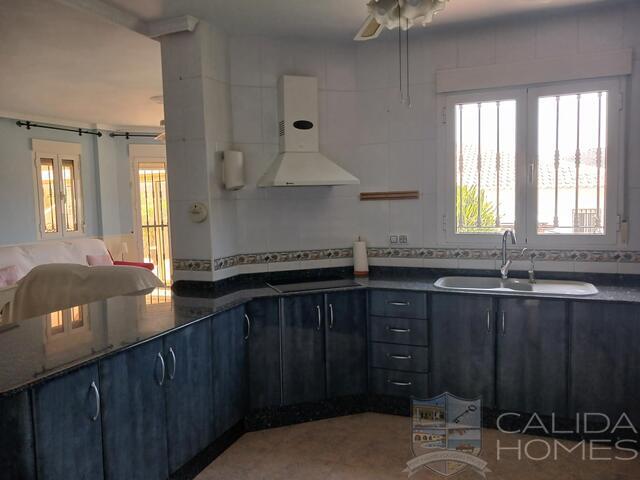 Villa Cerezaa: Resale Villa for Sale in Arboleas, Almería