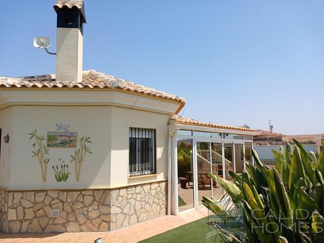 Villa Cerezaa: Resale Villa for Sale in Arboleas, Almería