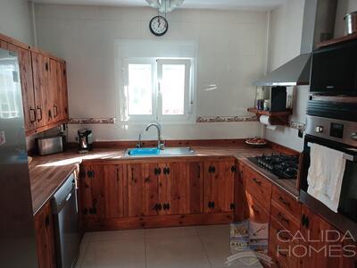 Villa Coral: Resale Villa in Arboleas, Almería