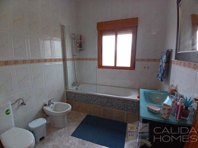 Villa De Suenos: Resale Villa for Sale in Arboleas, Almería