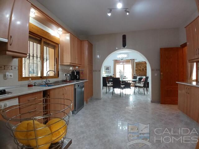 Villa De Suenos: Resale Villa for Sale in Arboleas, Almería