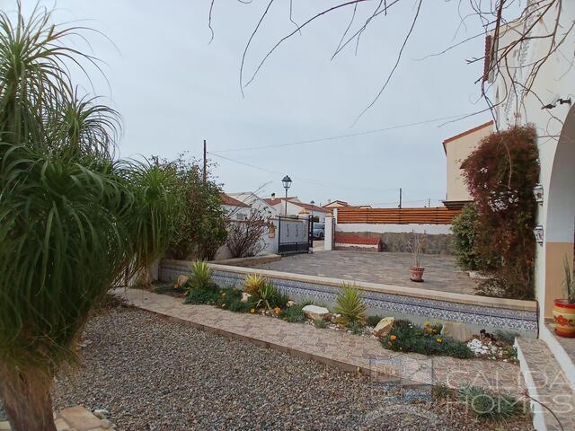 Villa De Suenos: Resale Villa for Sale in Arboleas, Almería