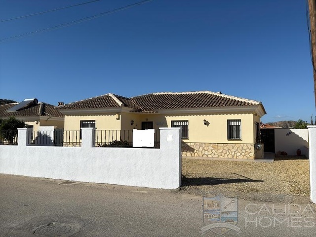 Villa Delfin: Resale Villa for Sale in Arboleas, Almería