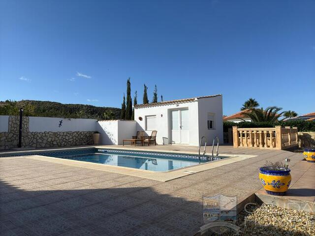 Villa Delfin: Resale Villa for Sale in Arboleas, Almería