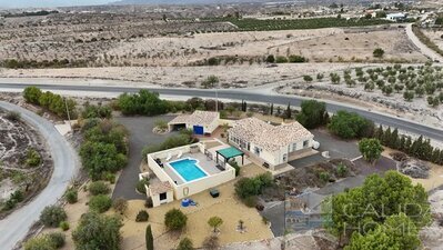 Villa Estrellas: Resale Villa in Albox, Almería