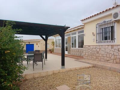 Villa Estrellas: Resale Villa in Albox, Almería