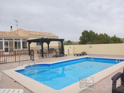 Villa Estrellas: Resale Villa in Albox, Almería