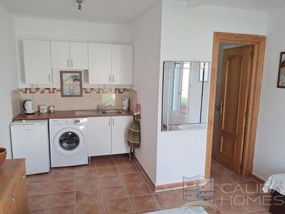 Villa Fluida: Resale Villa in Arboleas, Almería