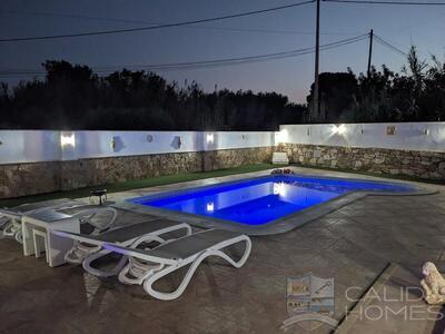 Villa Fluida: Resale Villa in Arboleas, Almería