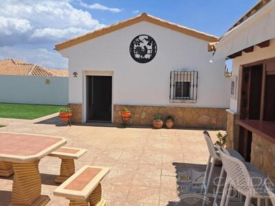 Villa Fluida: Resale Villa in Arboleas, Almería