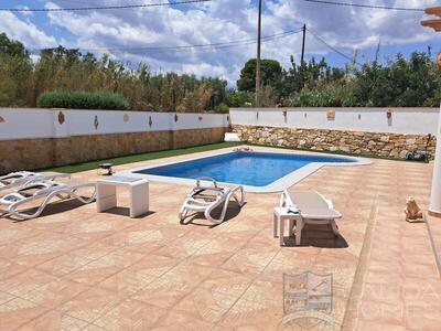 Villa Fluida: Resale Villa in Arboleas, Almería