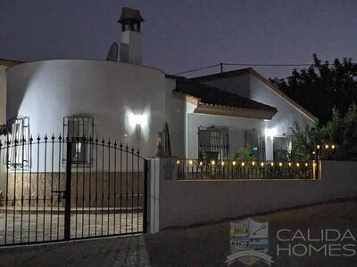 Villa Fluida: Resale Villa in Arboleas, Almería