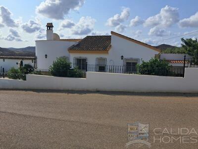 Villa Fluida: Resale Villa in Arboleas, Almería