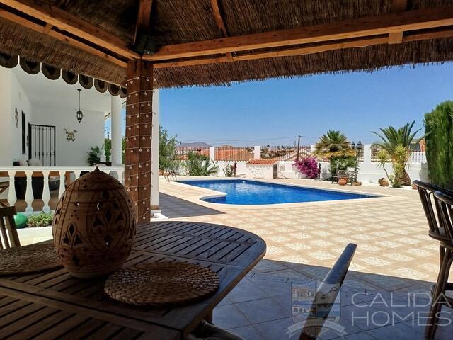 Villa Grande: Resale Villa for Sale in Arboleas, Almería