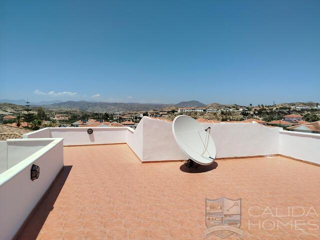 Villa Grande: Resale Villa for Sale in Arboleas, Almería