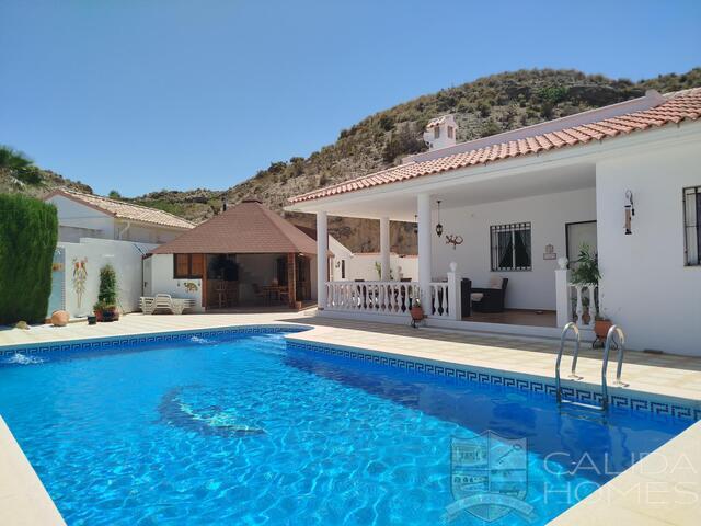 Villa Grande: Resale Villa for Sale in Arboleas, Almería