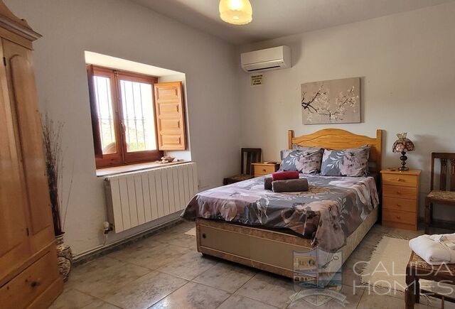 Villa Guapa: Detached Character House for Sale in Albox, Almería