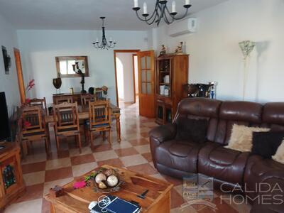 Villa Juan: Resale Villa in Arboleas, Almería