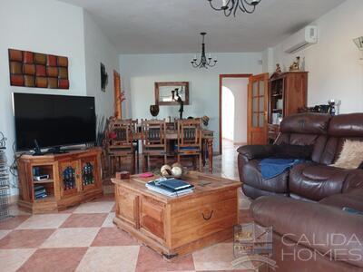 Villa Juan: Resale Villa in Arboleas, Almería