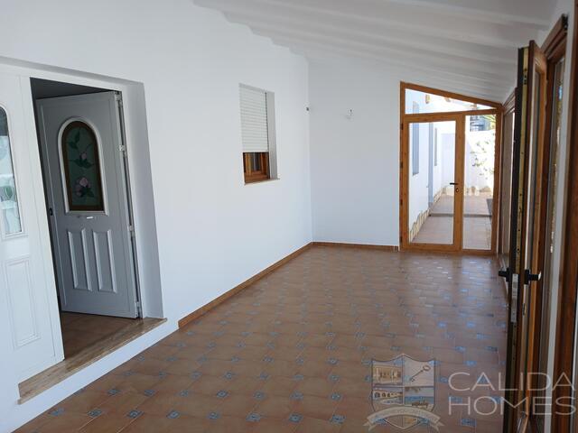 Villa Lemon Tree: Resale Villa for Sale in Arboleas, Almería