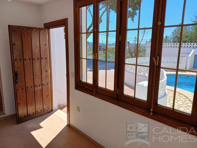 Villa Lemon Tree: Resale Villa for Sale in Arboleas, Almería