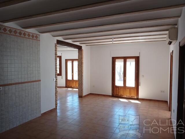 Villa Lemon Tree: Resale Villa for Sale in Arboleas, Almería