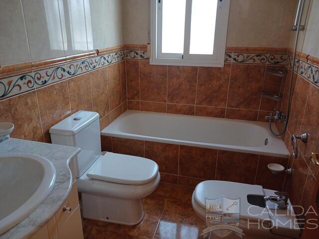 Villa Levante : Resale Villa for Sale in Arboleas, Almería