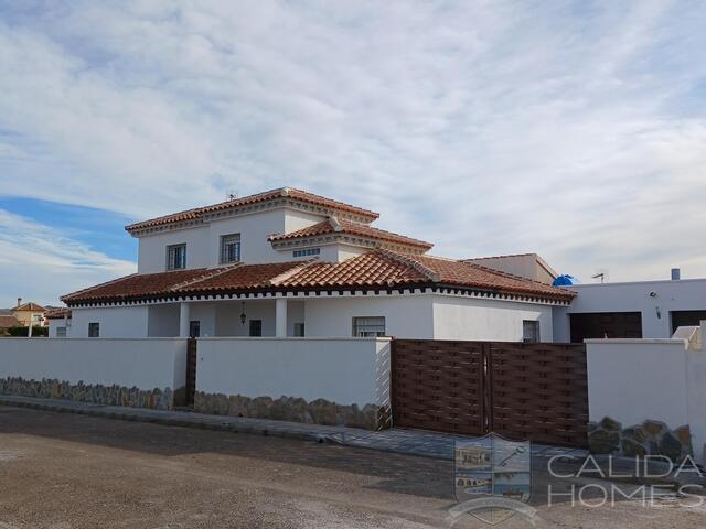 Villa Lotus : Resale Villa for Sale in Arboleas, Almería