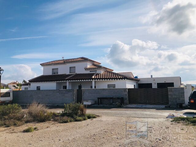 Villa Lotus : Resale Villa for Sale in Arboleas, Almería